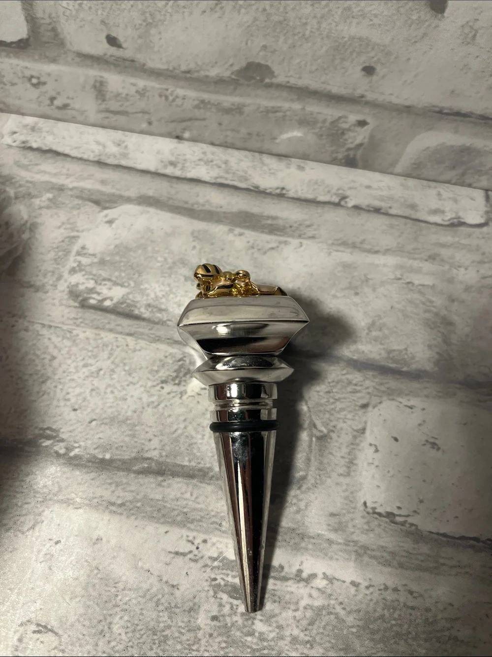 Gold Bee & Nude Flower wine stopper silver tone